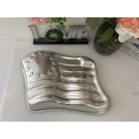 Wilton Cake Pan Mold 1974 American Flag Stars & Stripes 2105-183 11.5"X9"X2" Vtg - Picture 10 of 16
